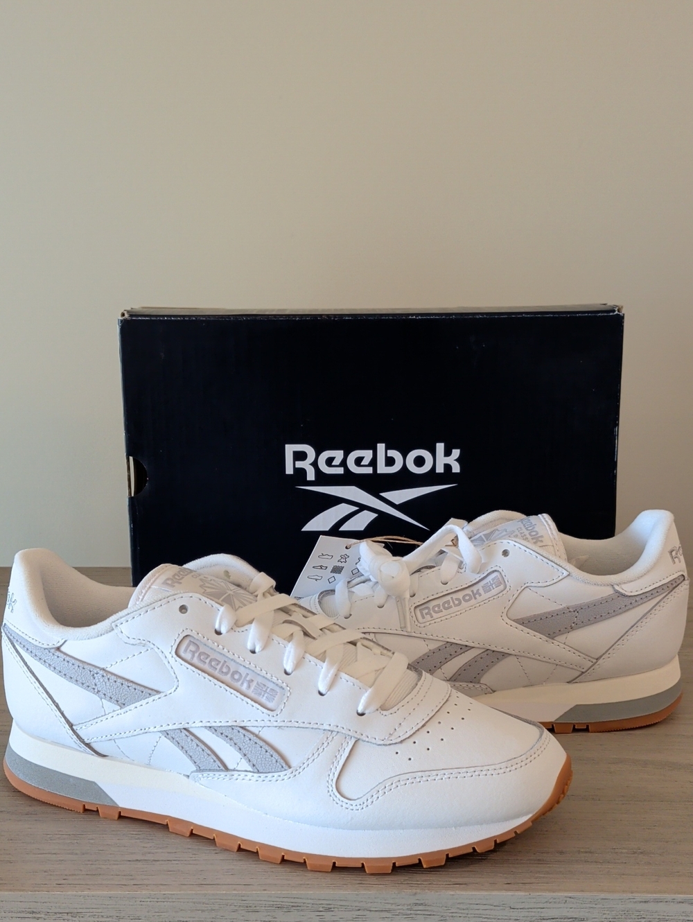 Reebok NIB 8.5 Leather White/ Gray